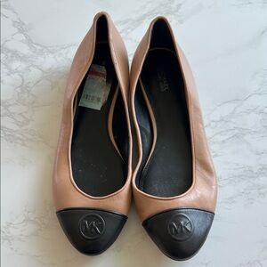 MICHAEL Michael Kors Tan and Black Leather Logo Cap-Toe Ballet Flats